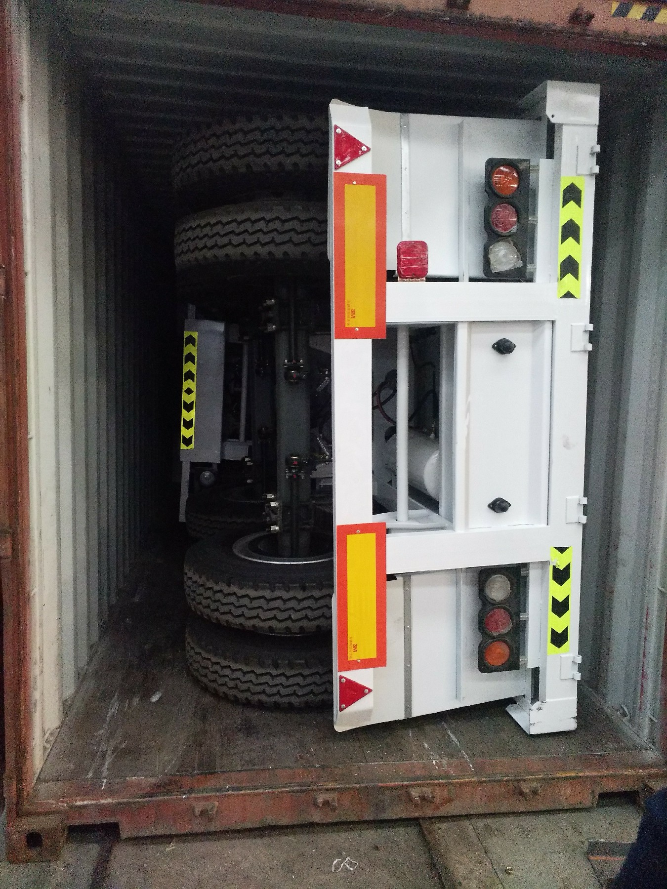 10 Steel Spring Suspension Super Link Side Dump Semi Trailer with 30 tons Max Payload