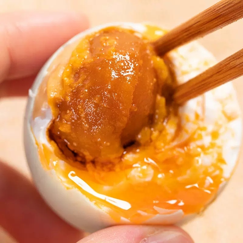 Authentic Flavor Salted Duck Egg with Red Yolk Stored in Dry Cool Places