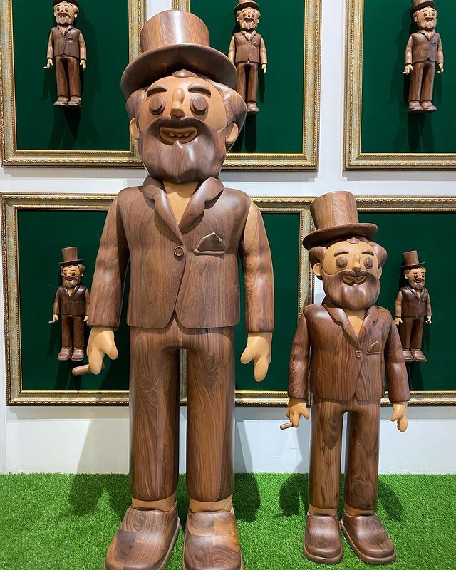 OEM Design Carving Wooden Art Sculpture Artists Collectible Crack Resistant