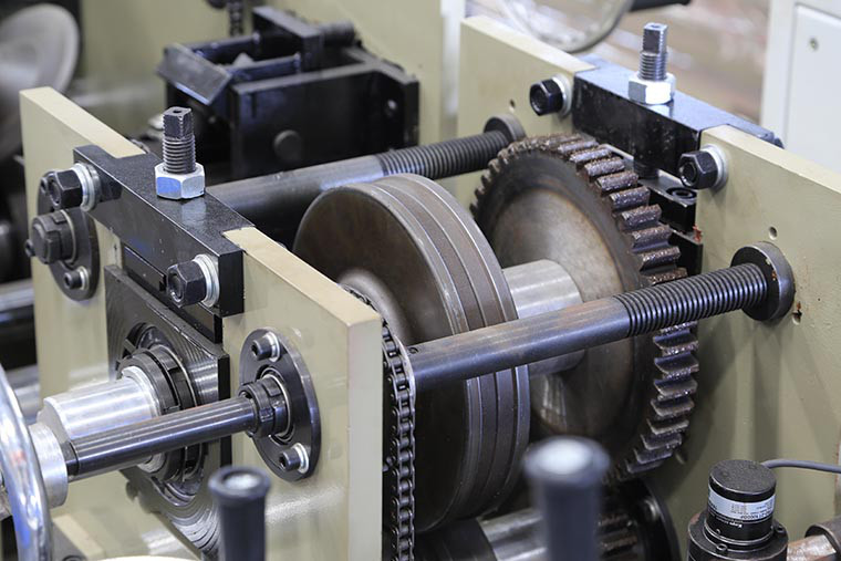 GCr15 Roller Thickness 1.5mm Purlin Roll Forming Machine