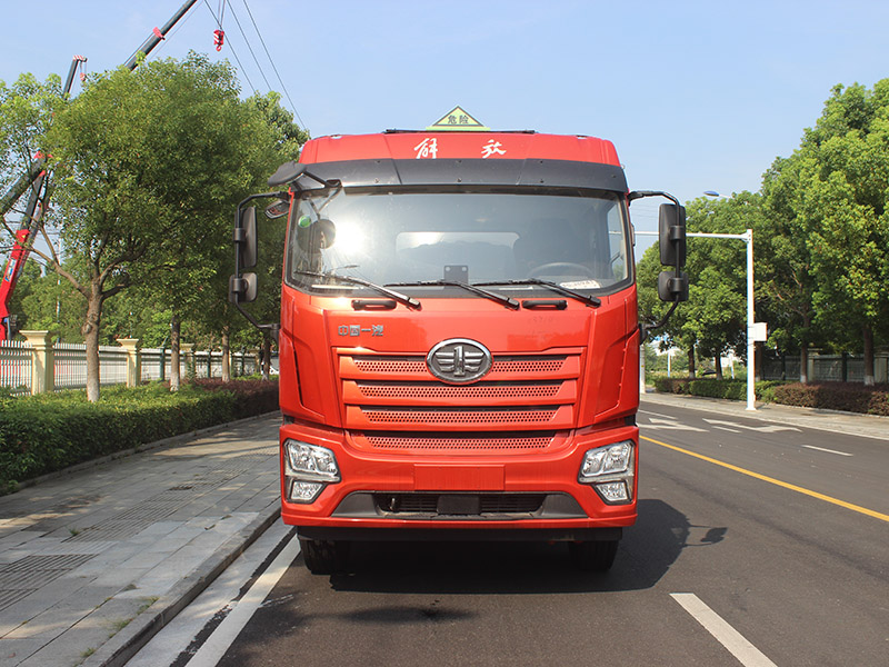 Jiefang Corrosive Tank Transport Vehicle Transporter 19 Cubic Meters EURO 5