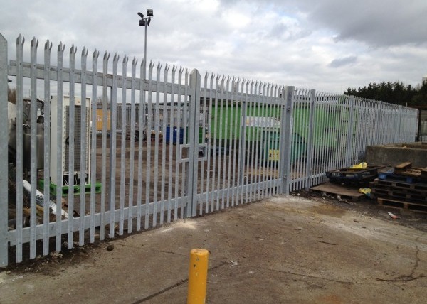 W Section Industrial 4ft Height Steel Palisade Fencing Anti Corrosion