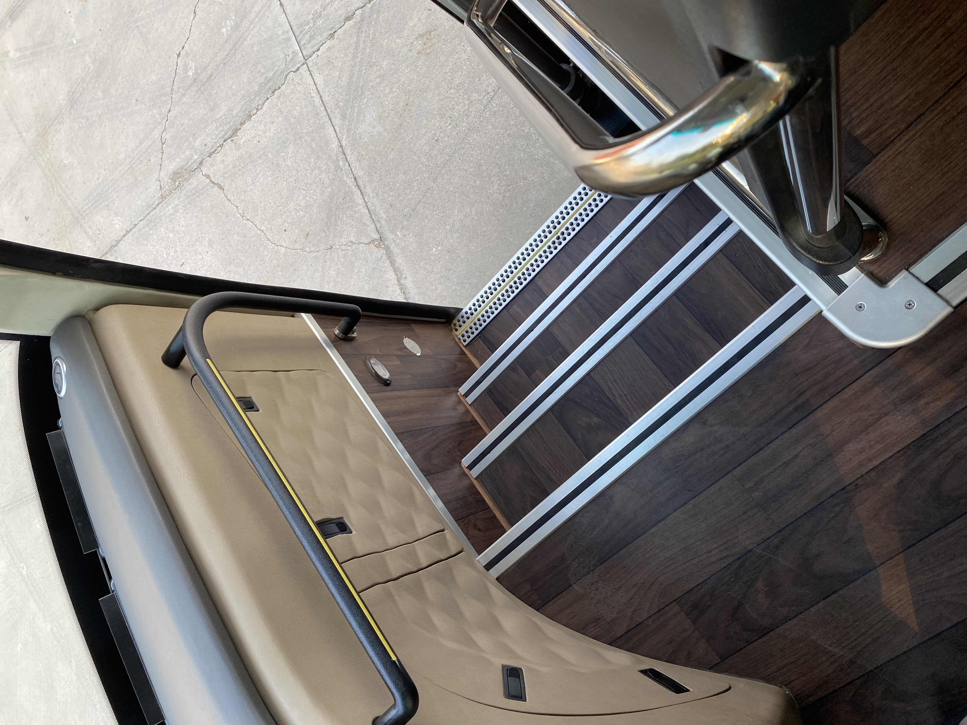 New Type Coach Bus Golden Dragon XML6122 52 Luxury Seats Double Doors Used Passenger Bus 12meter LHD