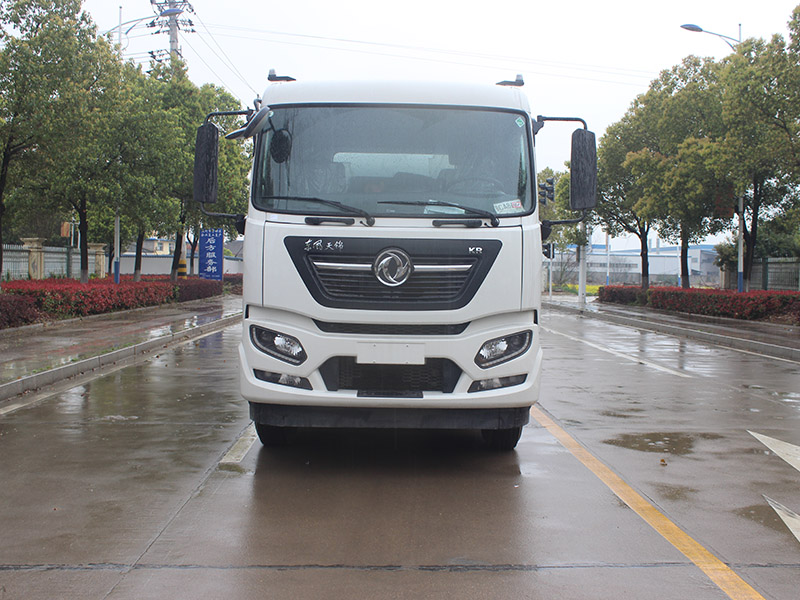 Dongfeng High-end Small Shaft Ordinary Liquid Transport Vehicle