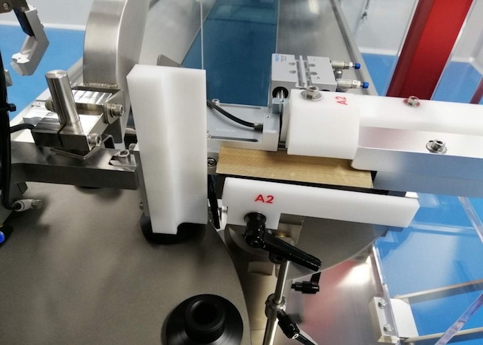 Stable Cosmetic Filling Machine , Cosmetic Bottle Filler PLC HMI Screen Easy Operation