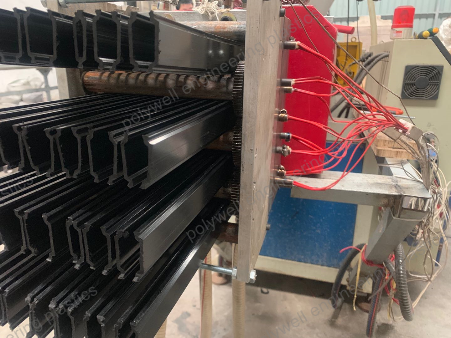 Black Customized PA66 GF25 Thermal Glue Strips Thermal Barrier Tape For Aluminum Bridge Profiles