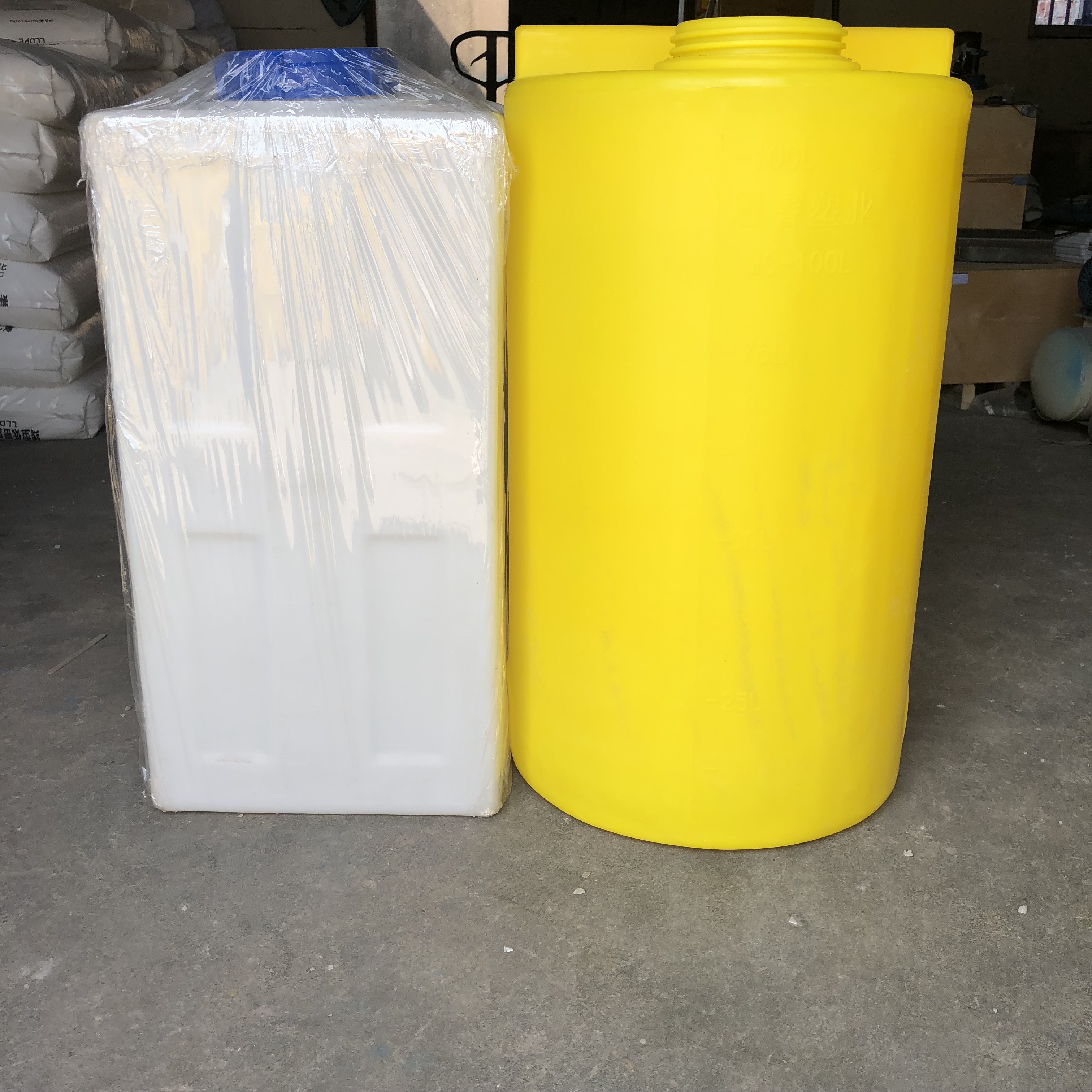 Rotomolding Portable Square Utility Plastic Loaf Tank For Car Or Machine , 120L