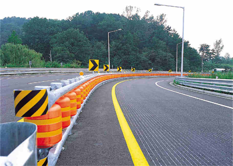 EVA Plastic Traffic Curve Bend Road Safety Roller Barrier Highway Rotating Drum Barrel