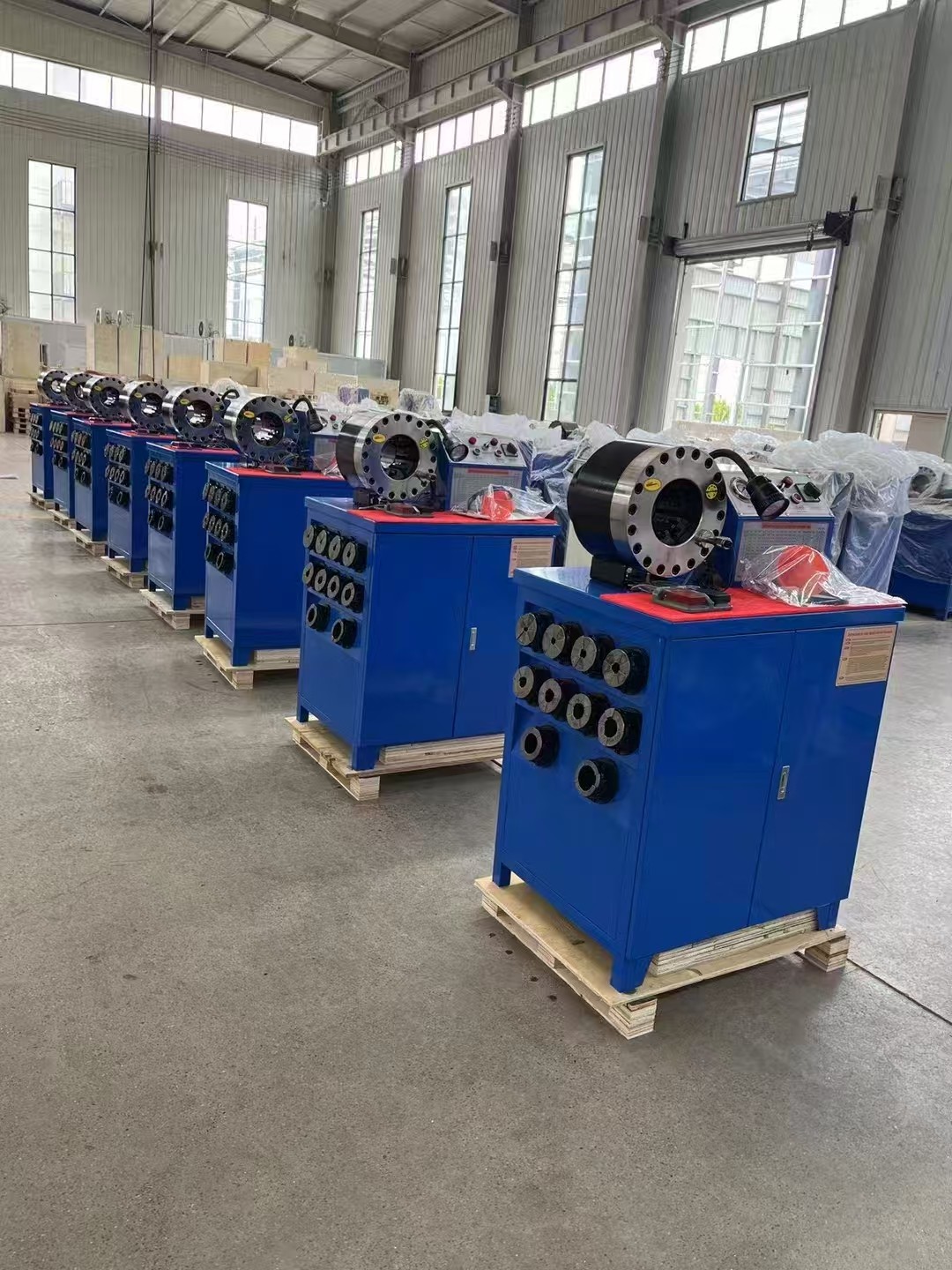 2 Inch High Model Blue Color 10 Dies Hose Crimper / Rubber Hose Crimping Machine Reliable Performance With 600T Crimping Force