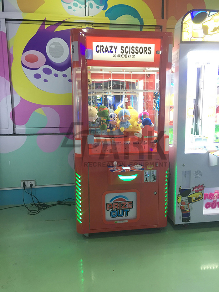 British sytle cabinet Crazy Scissors Cut Prize Crane Game Machine For Home Theater