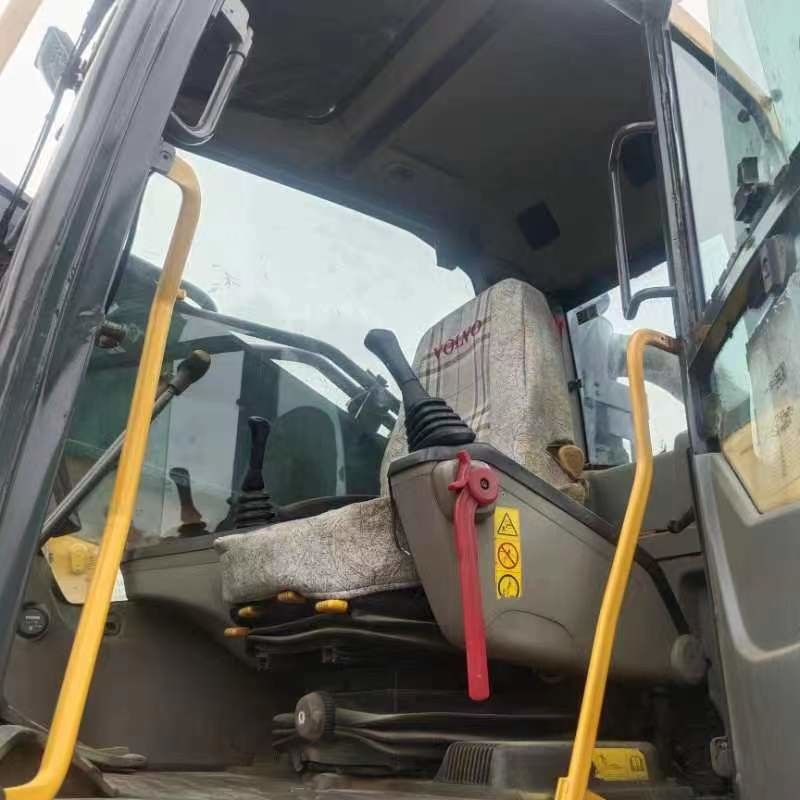 Used Volvo 480 in a Good condition and available with Excellent Performance