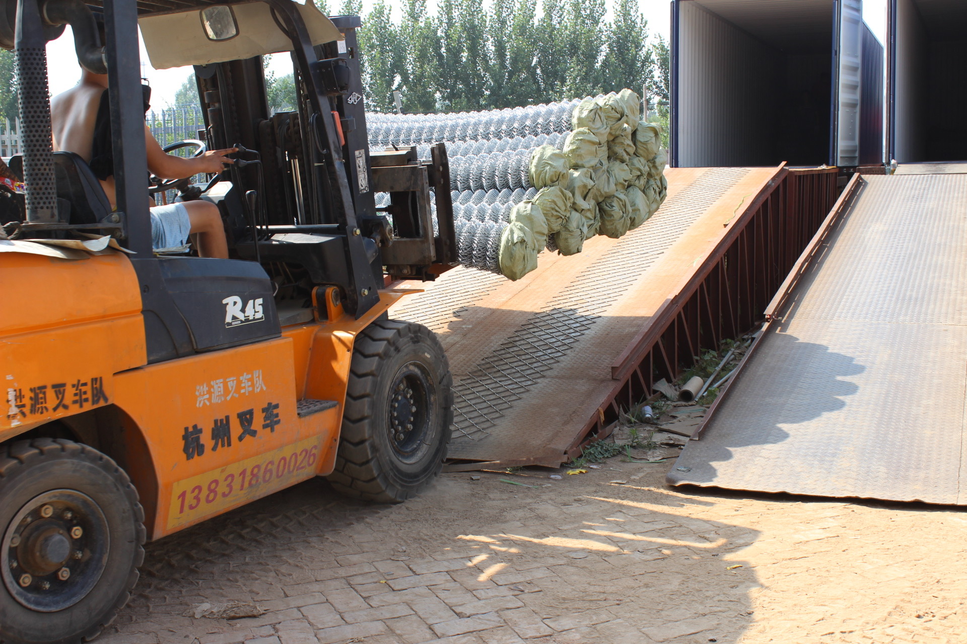 2.4M height x 10M Length Gal Chain Link/cyclone fence/hurricane fence