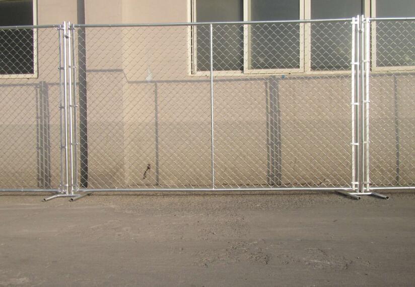 Chain Link Fence with Foot