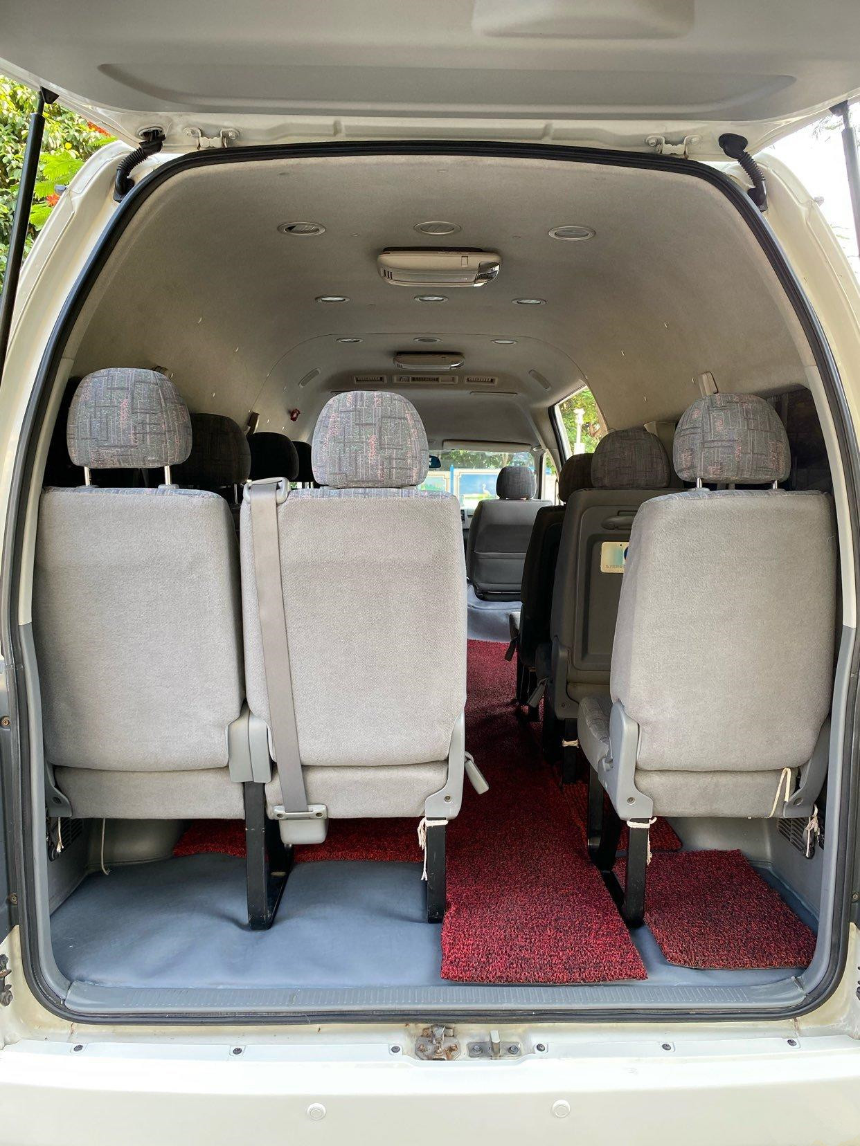 High Roof 2005 Year 13 Seats Gasoline Used Toyota Hiace Used Mini Bus Automatic Transmission