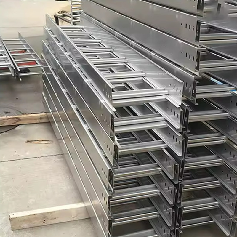 Galvanized Steel Ladder Type Cable Tray Silver Wall Mounted Installation Corrosion Resistant