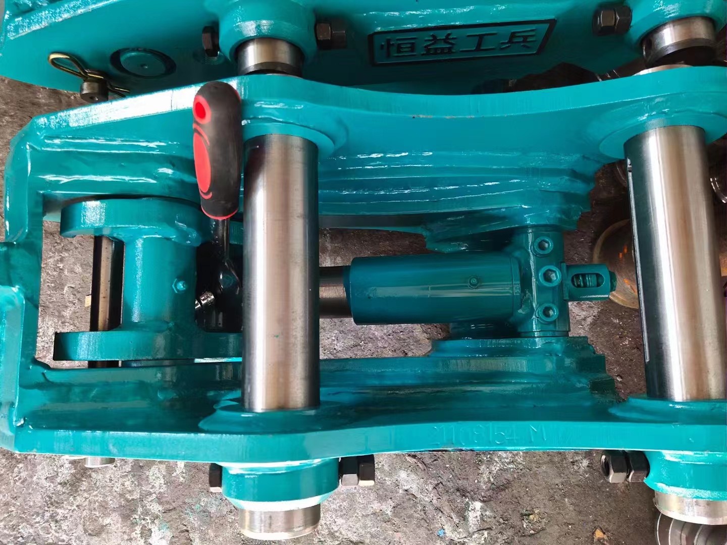 Customized Excavator Attachment Hydraulic Quick Hitch Quick Coupler Bucket Change For EX120 PC400