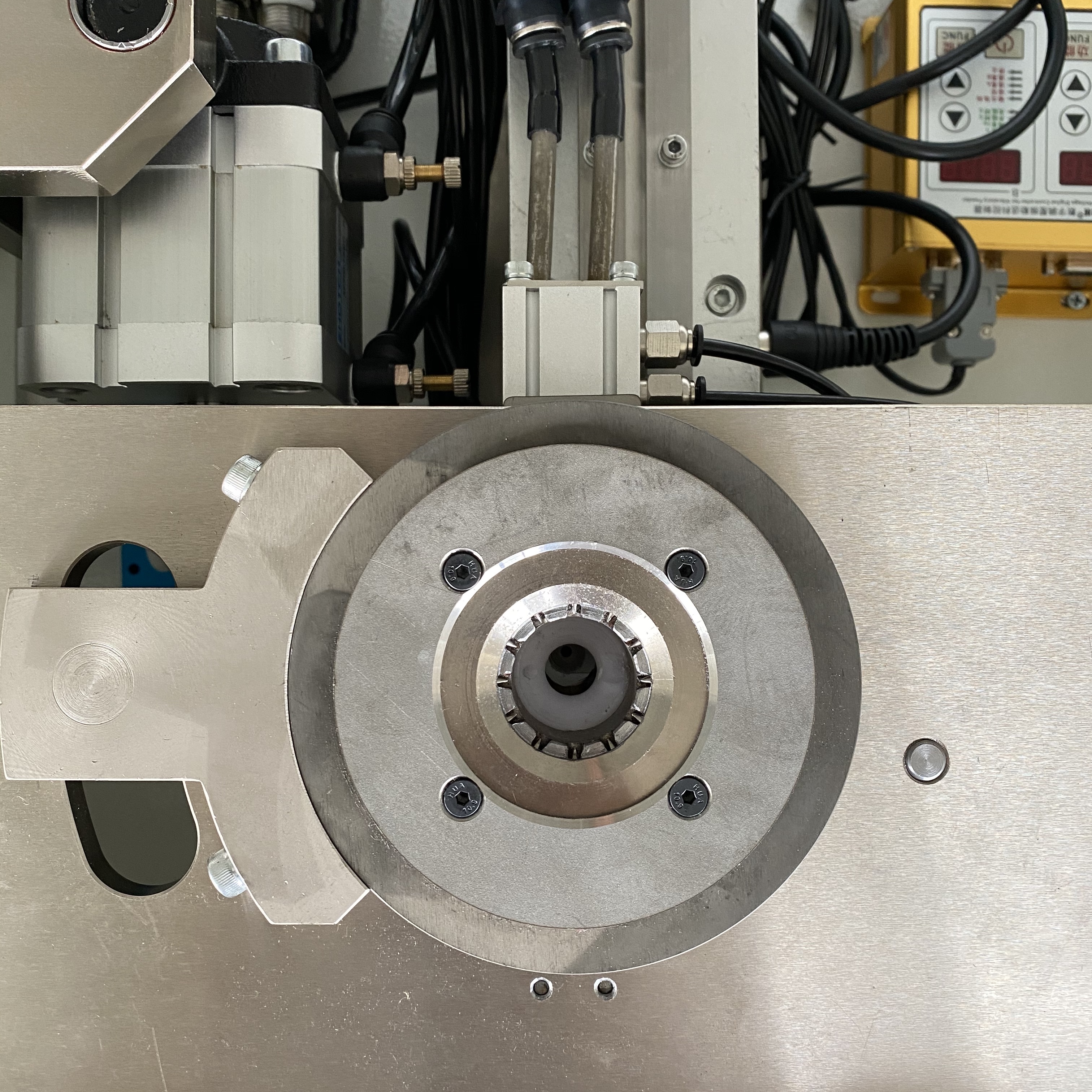 Bulb Base Custom Assembly Machine 50Hz - 60Hz Automatic Riveting Machine For E27 E14 B22 base