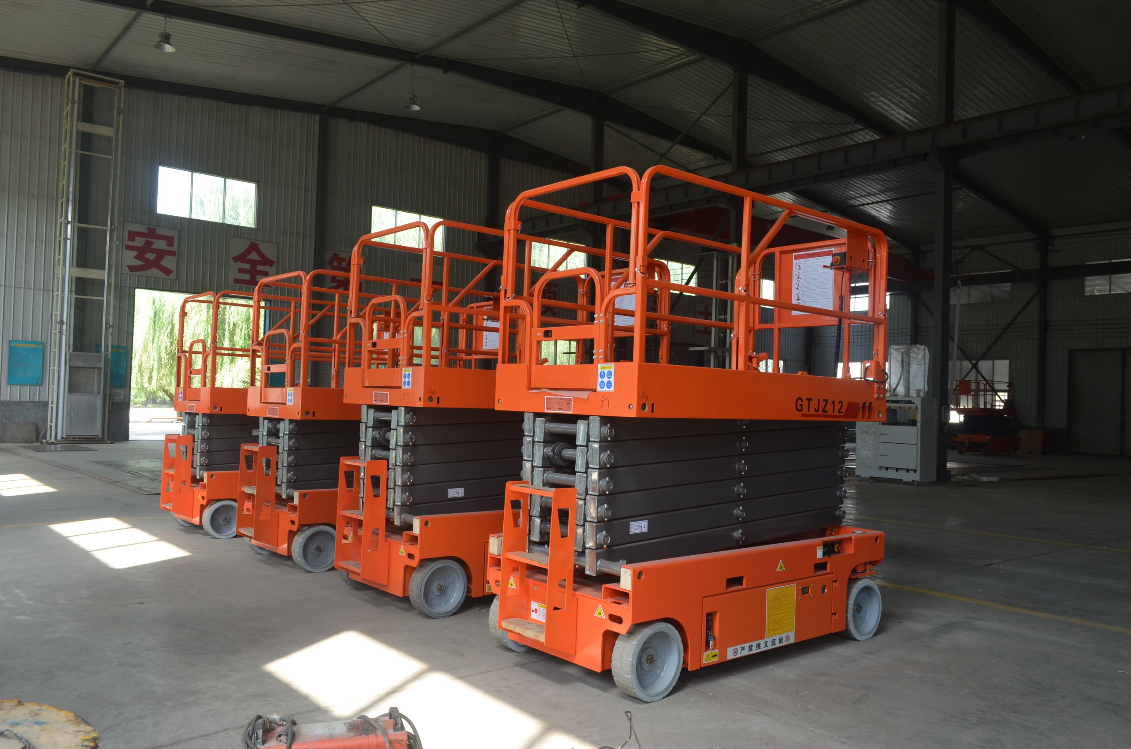 Hydraulic Auto Self Propelled Elevating Work Platforms with LED Battery Condition Indicator
