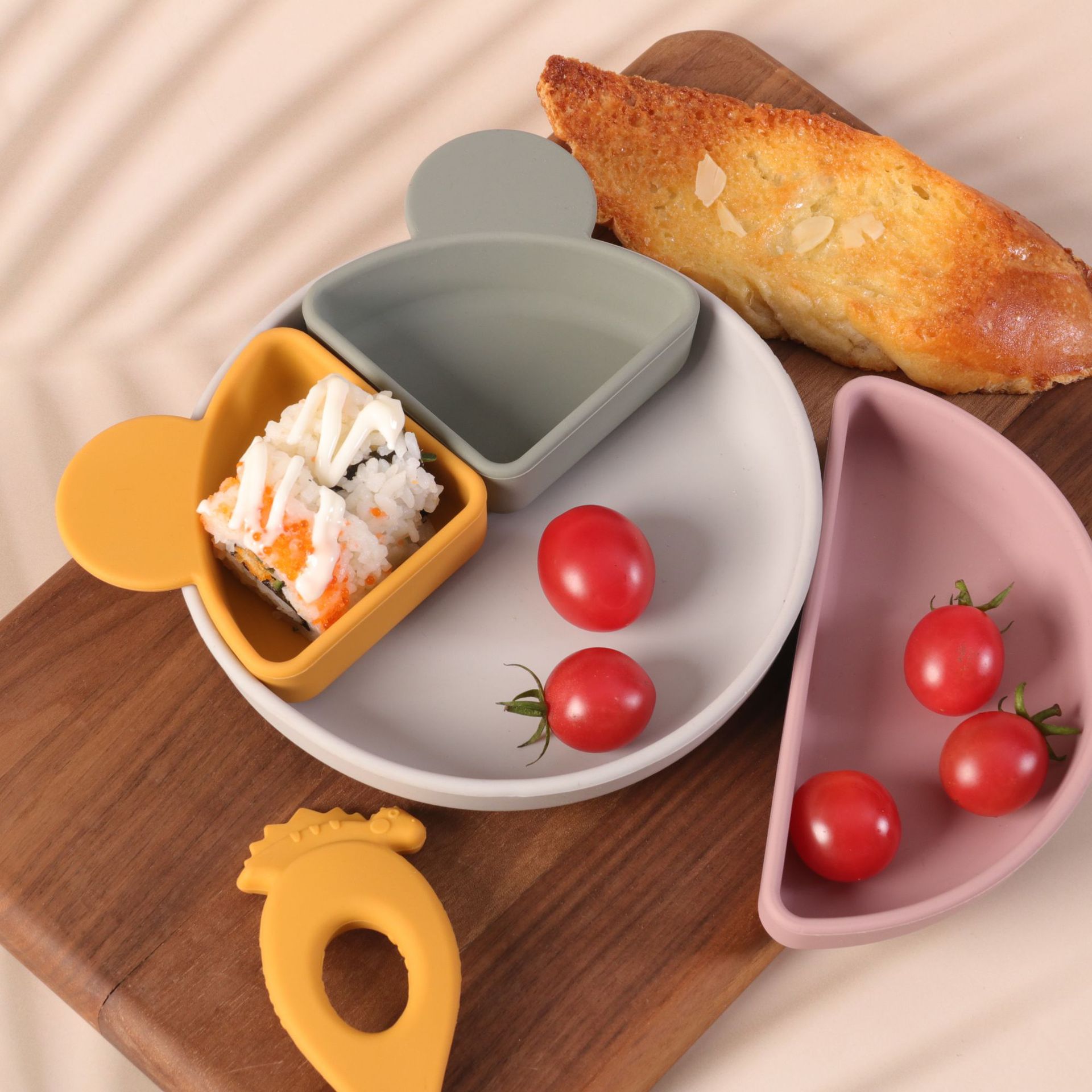Bpa Free Kids Tableware Food Grade 2022 Silicone Baby Feeding Plate Set Suction