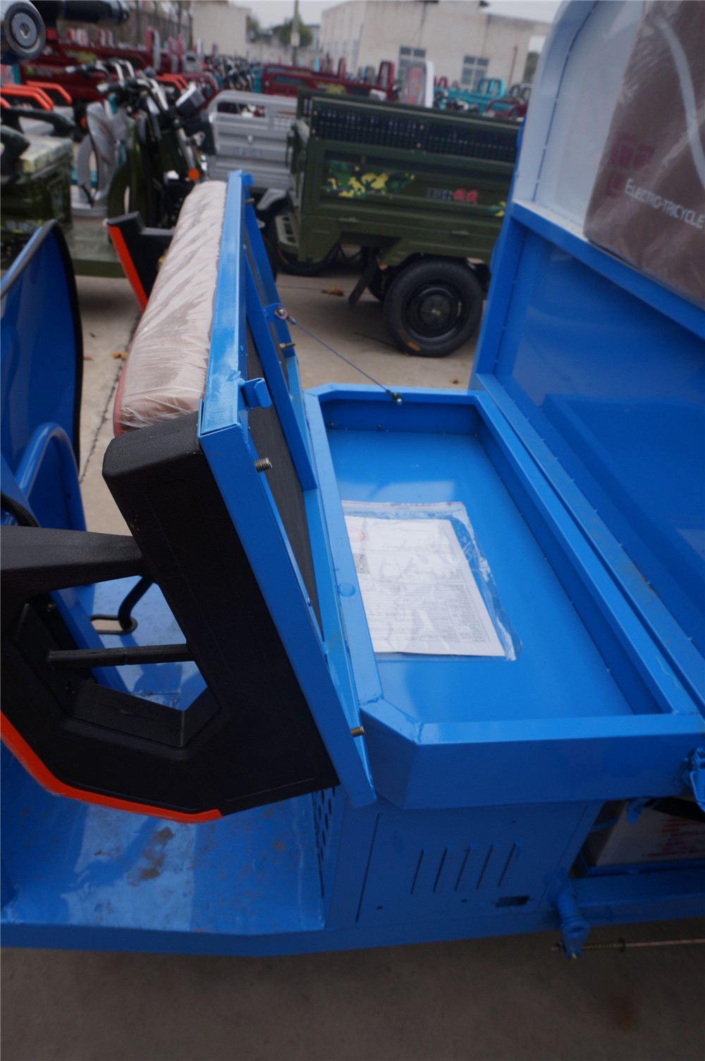 Special Three WheelTricycle/ Big Garbage Cabin Garbage Container shelf Lift Truck