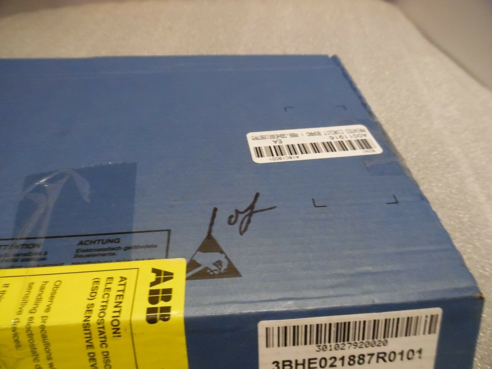 3BHE021887R1 101 UB C717 BE101 brand new and original,green is main color,3-5 working day of deliver time.