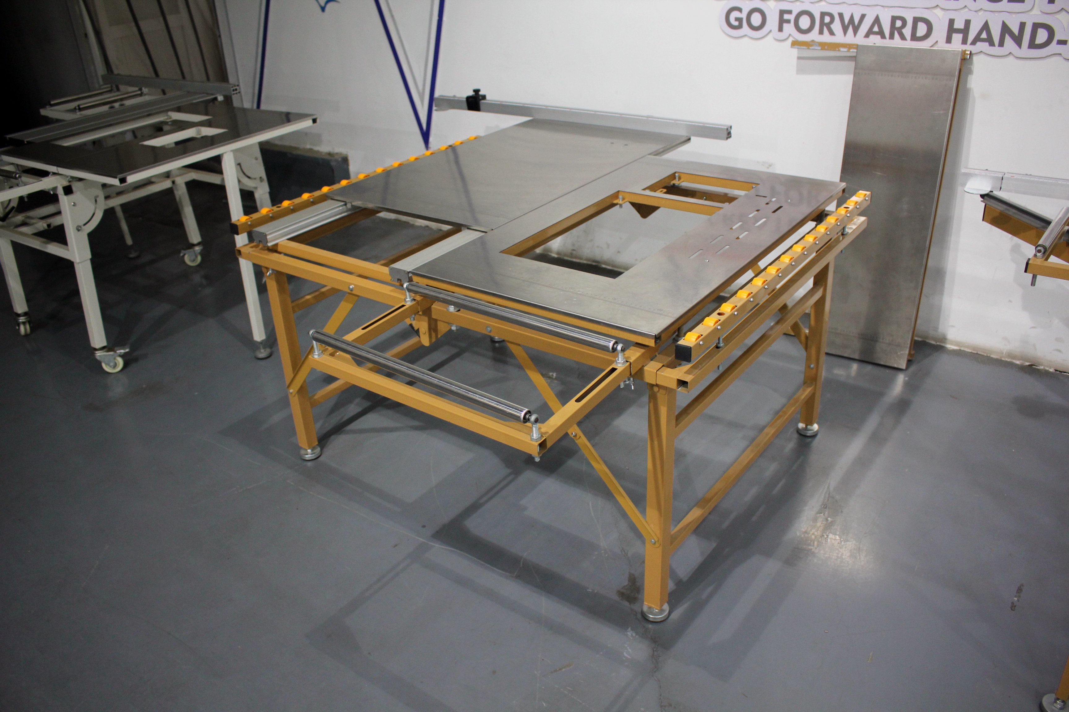 90 KG Weight VERTICAL Style Portable Sliding Table Saw Machine for Wood Cutting Panel