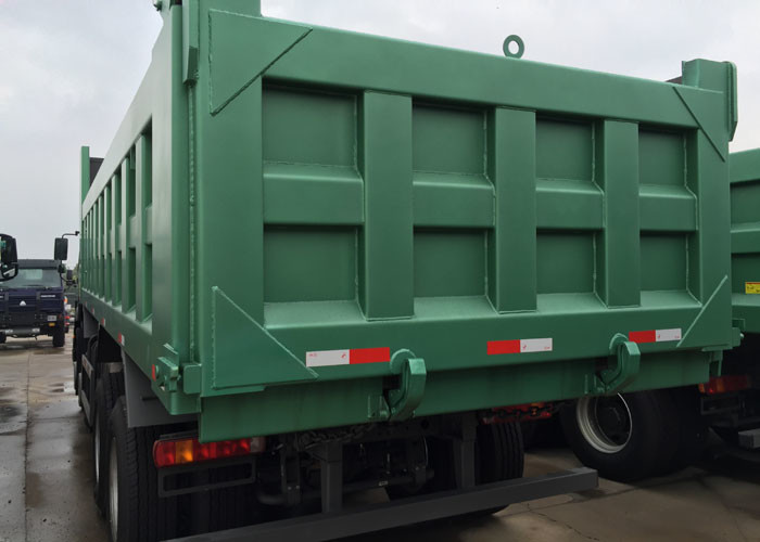Ventral Lifting Commercial Dump Truck Sinotruk Howo 5400 * 2300 * 1500mm Cargo Body