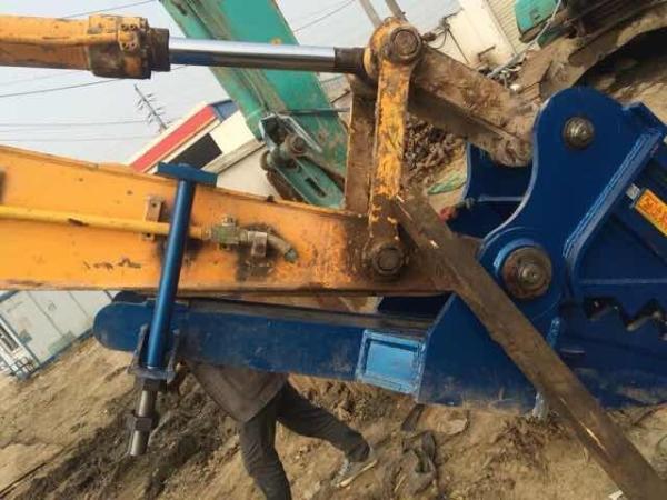 Excavator attachment demolition tools small rock crusher distribut