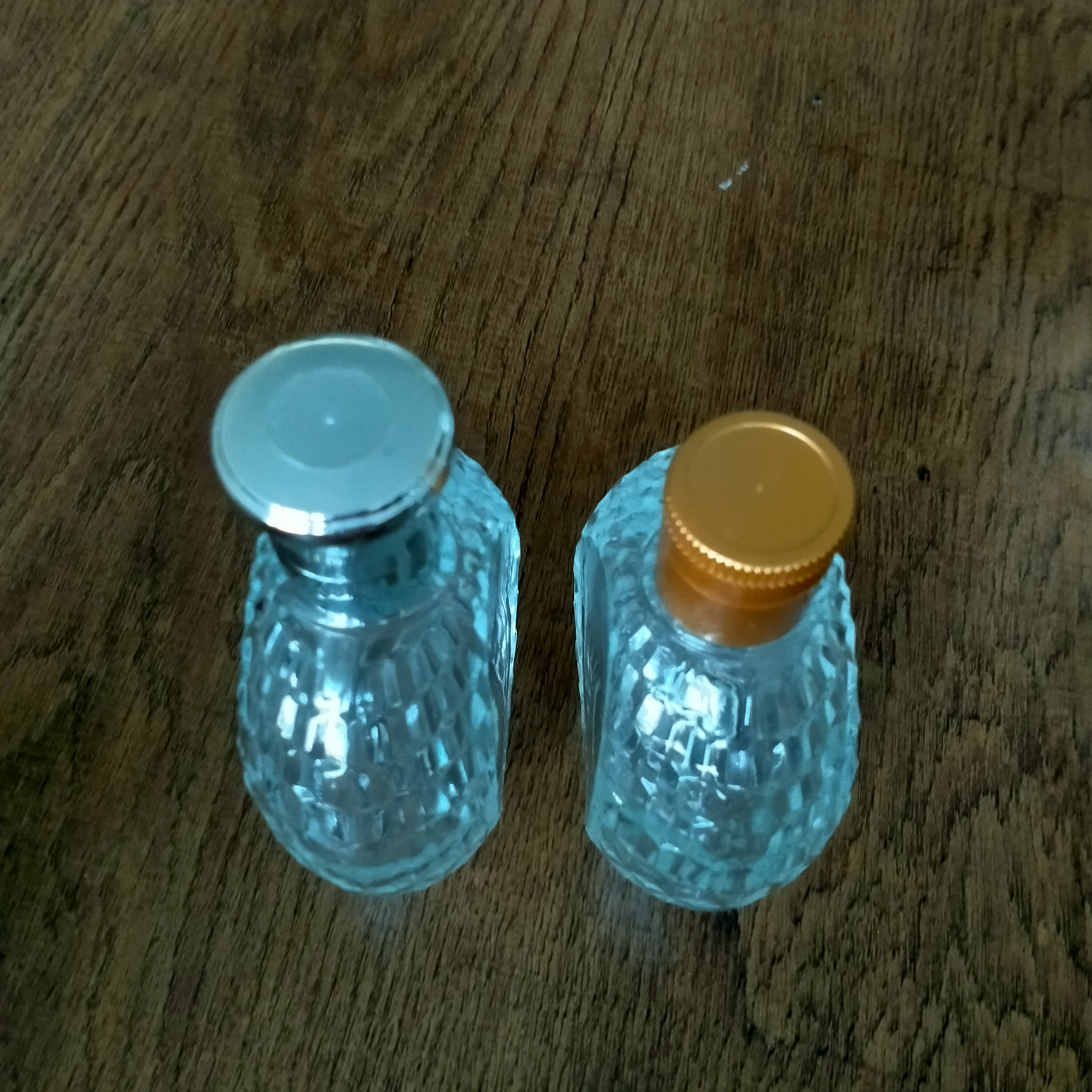 OEM Custom Luxury Women Glass Perfume Bottle with Screw Collar Lid and Base Material Glass