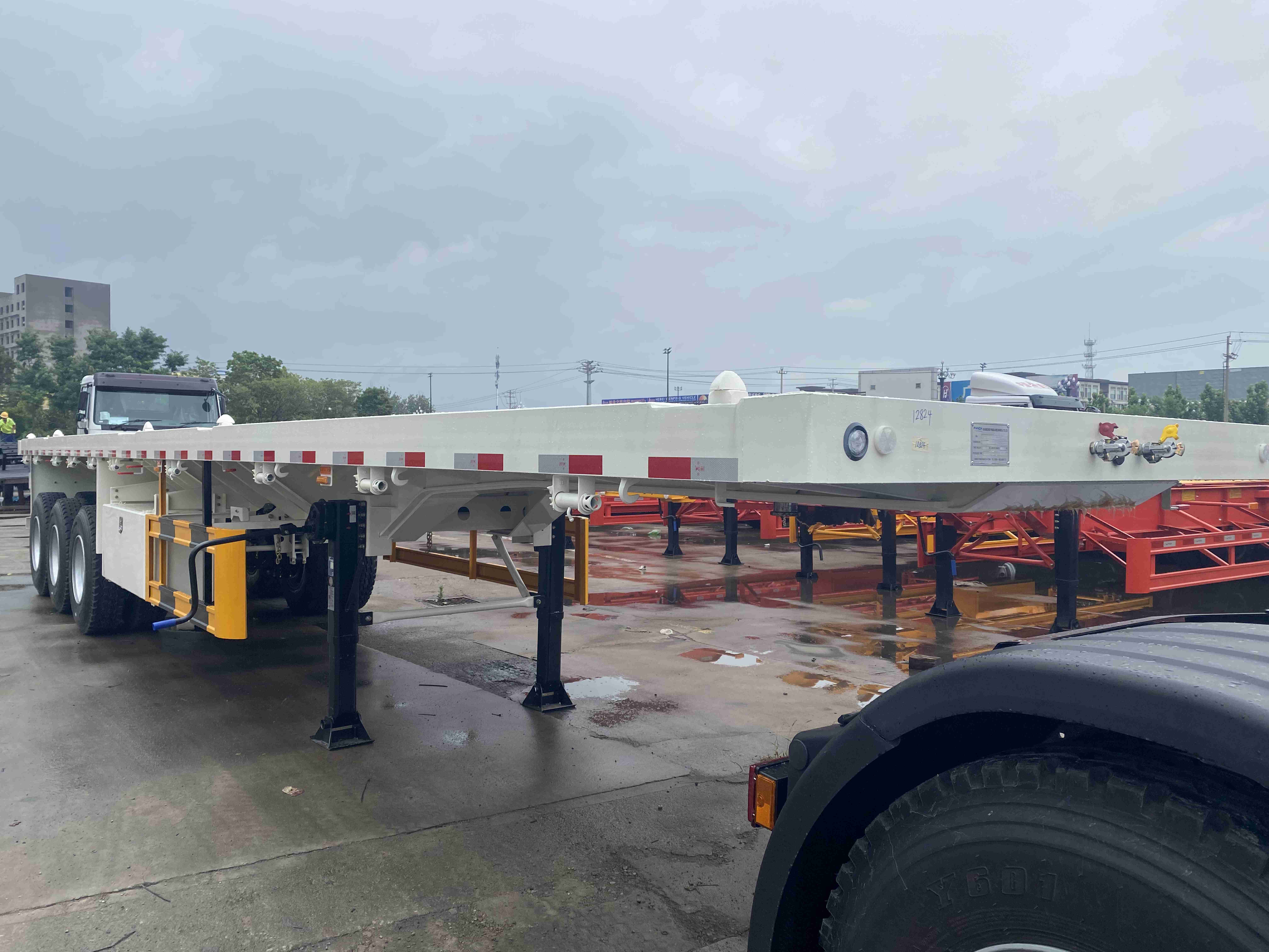 Brand new flatbed semi trailer 70ton 3 4 axles pan trailer Container Semi truck trailer 40ft 12metre for sale