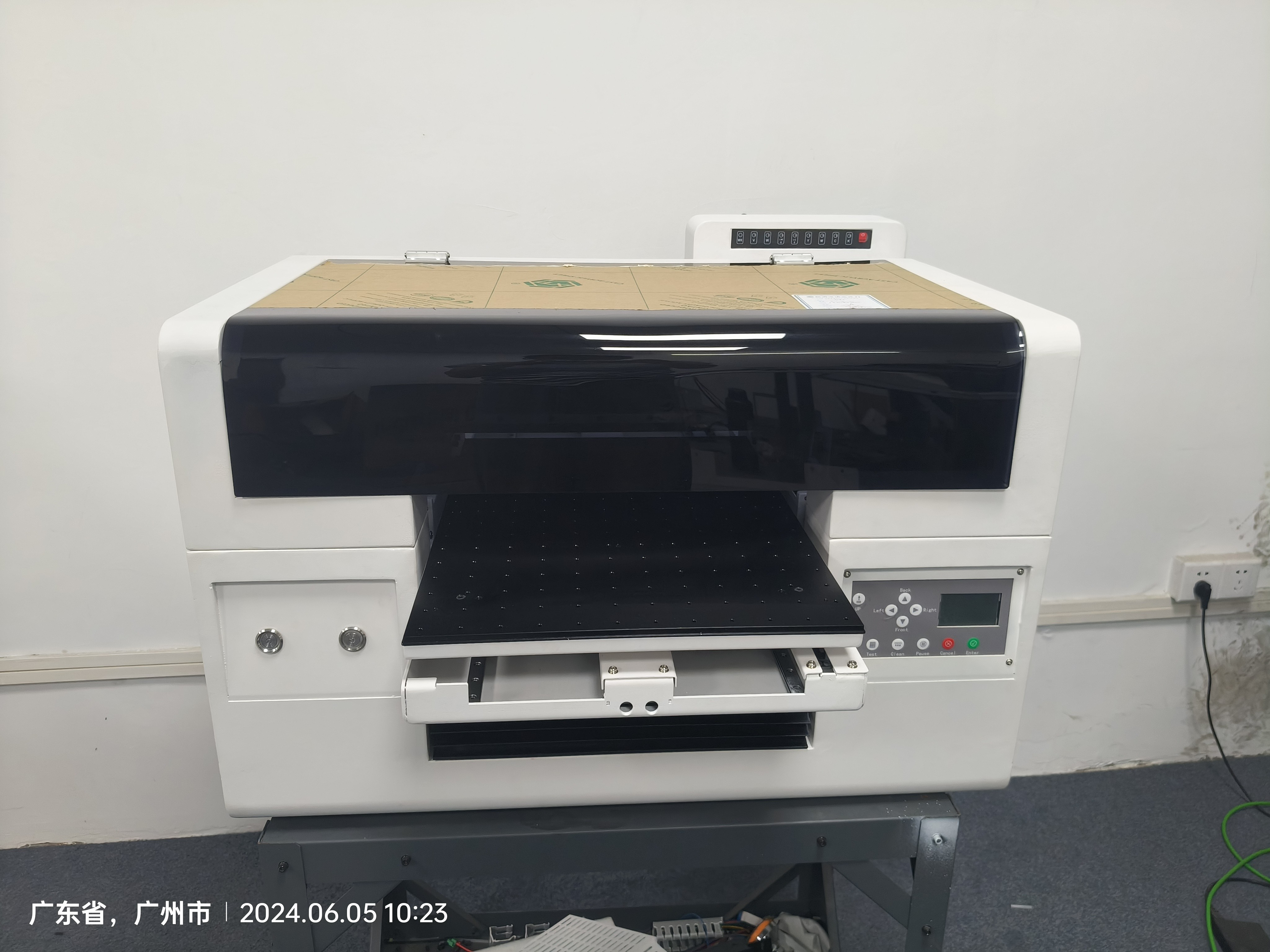 Flatbed Glass UV Printer Machine 1440dpi resolution Two Print Heads With CMYK W Ink