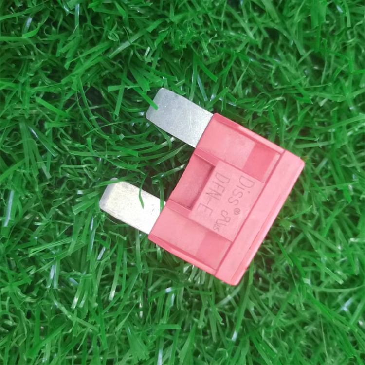 Dissmann 50A 5G Communication Module Fuses DC80V Automotive Blade Fuse in China