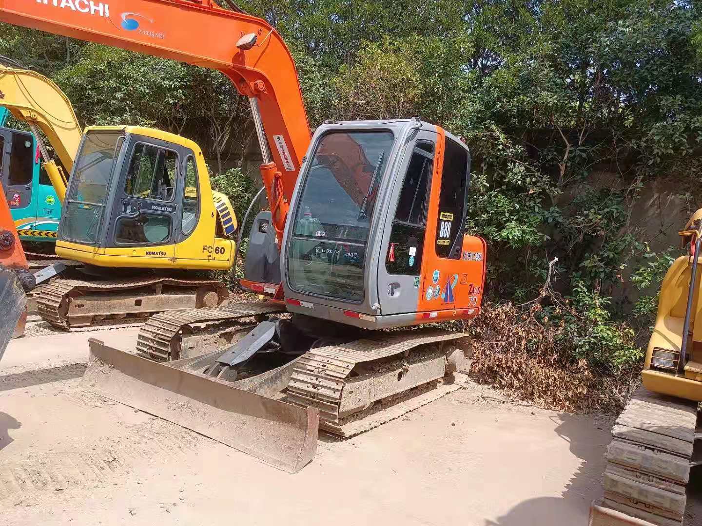 Used Hitachi ZX70 Excavator 20T Operating Weight 1M Bucket Capacity Red Color Yanmar Engine 3200 Hours