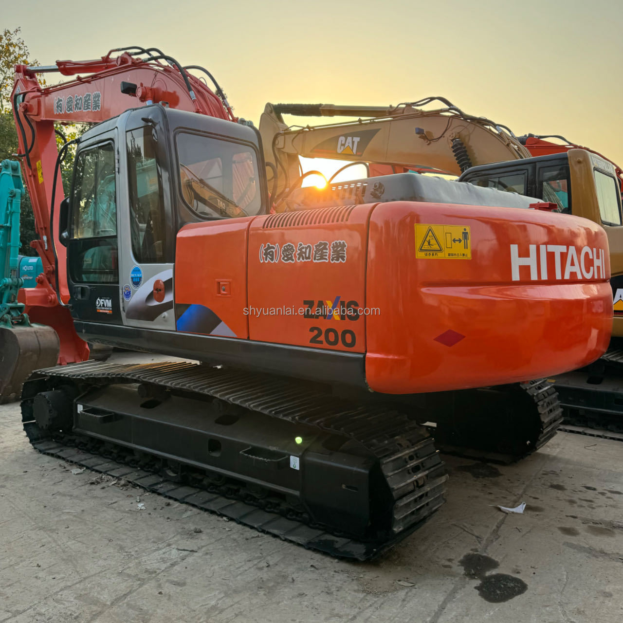 Strong Power Used Excavator ZX200 with Original Hydraulic Valve and Soft Steel Design