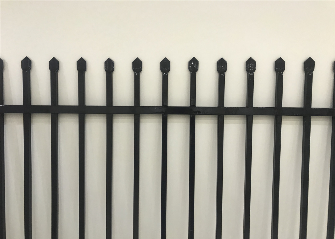 2100mm x 2400mm Width Galvanized Steel Spear Top Garrison Fence Panels/Steel Picket Fencing