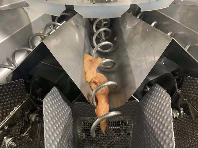 Sticky Fresh Chicken Multihead Weigher With Scraper Bucket Customized Linear Plate