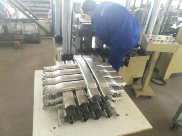 Casting ESP Cable Protectors On Cross Coupling , Tubing , Safety Valve