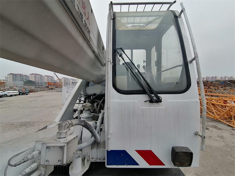 30 Ton 25 Ton Second-hand Zoomlion Crane in Excellent Condition for Affordable Retail
