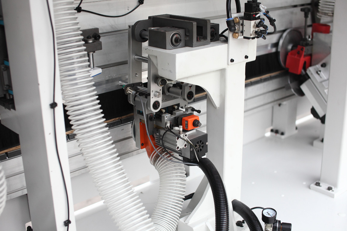 Linear Automatic Edge Banding Machine China Cabinet Edgebander