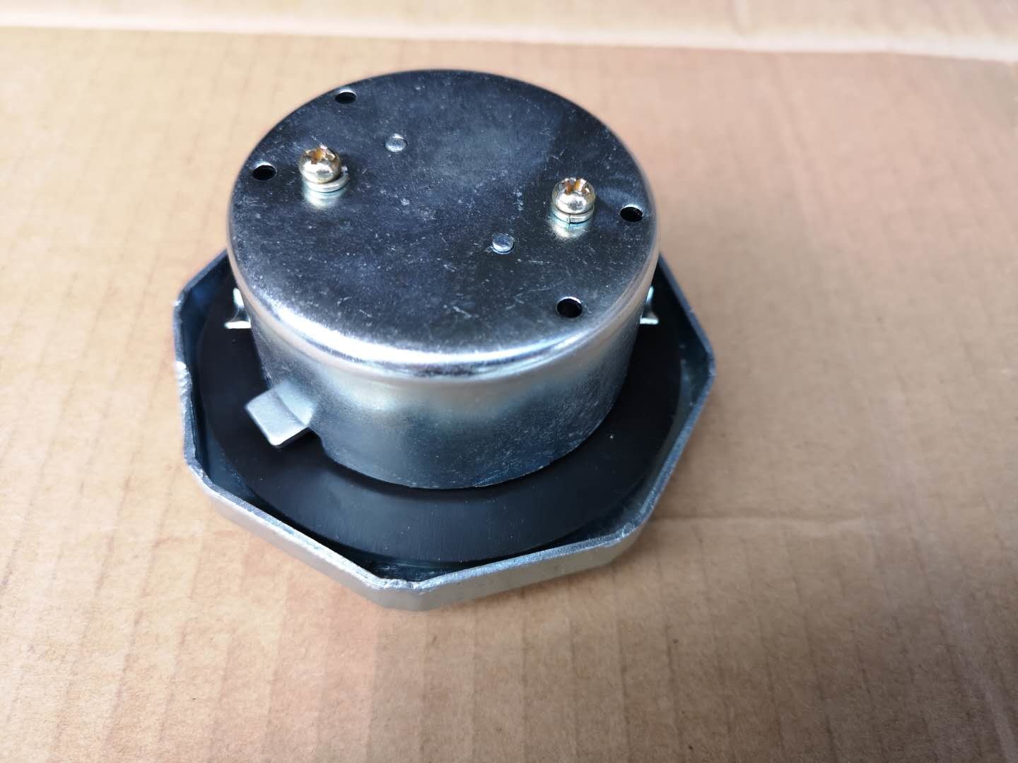 8981460100 ISUZU NPR Fuel Cap Round Octagon With Lock And Diesel Open Close Words