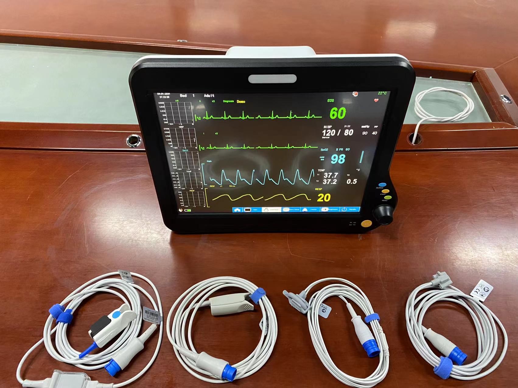 Multilingual Multi Parameter Patient Monitor For General Ward Clinic
