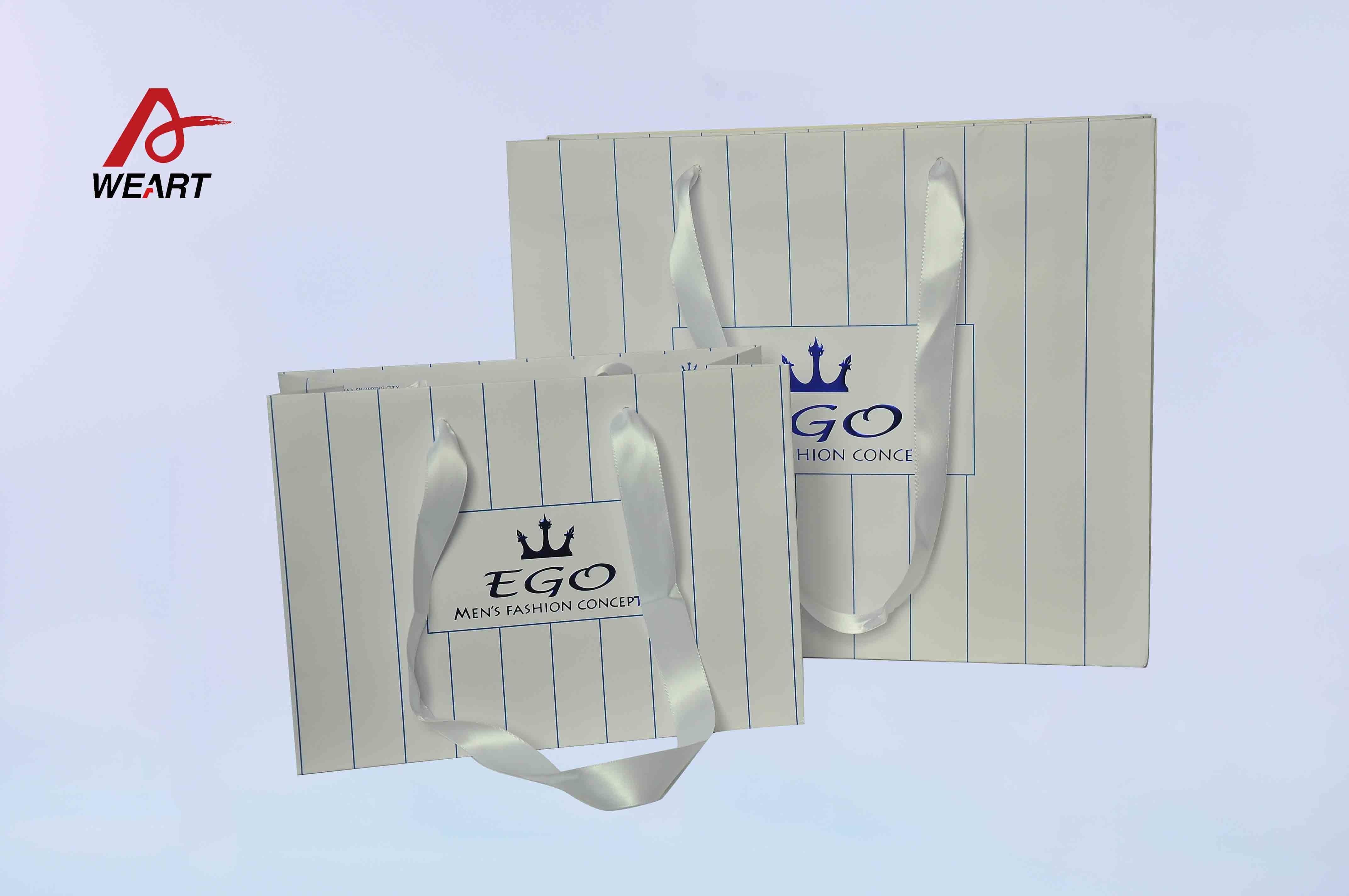 White Silk Ribbon Cute Paper Bags Hot Stamping Finish CMYK Surface Embossed Logo