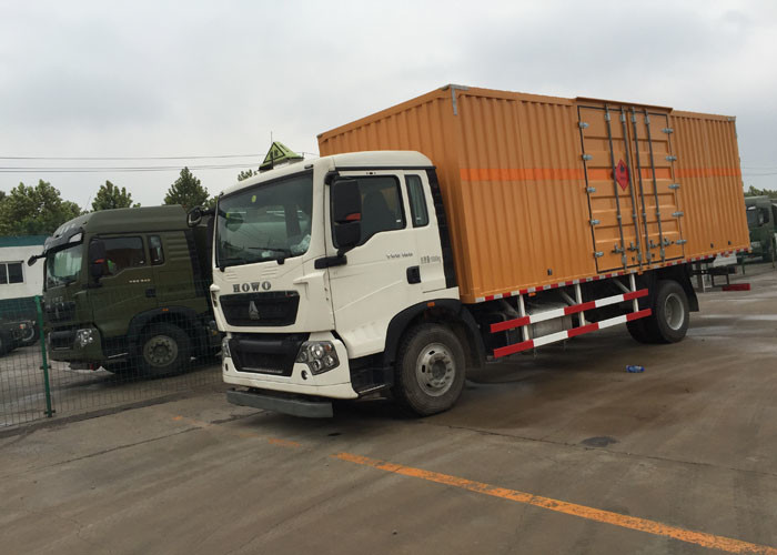 High Security Van Cargo Truck SINOTRUK HOWO 4X2 LHD Euro 2 Lorry Vehicle