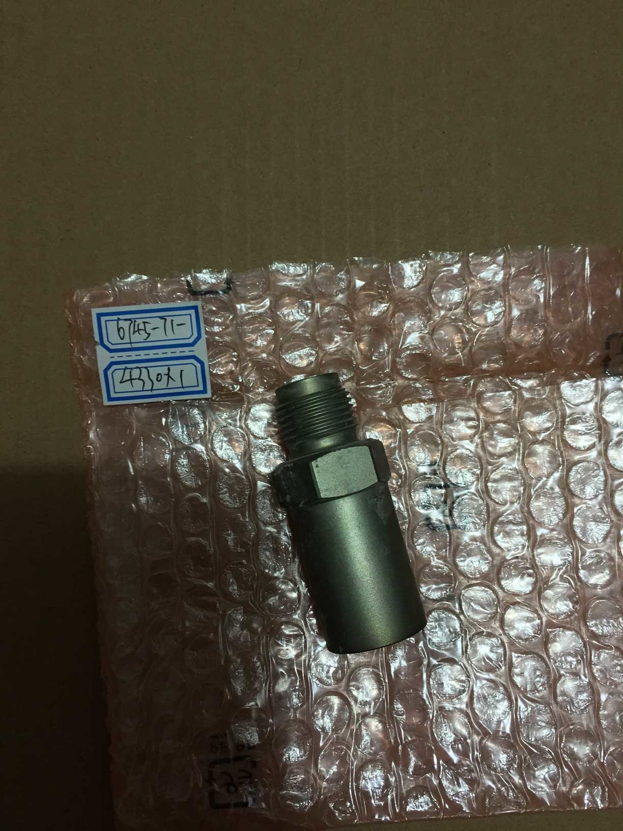 part No. :6745-71-4330 Valve, Relief use for komatsu PC300-8 WA430-6 Fuel Injection Piping