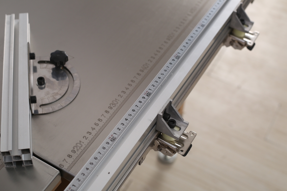 90 KG Weight VERTICAL Style Portable Sliding Table Saw Machine for Wood Cutting Panel
