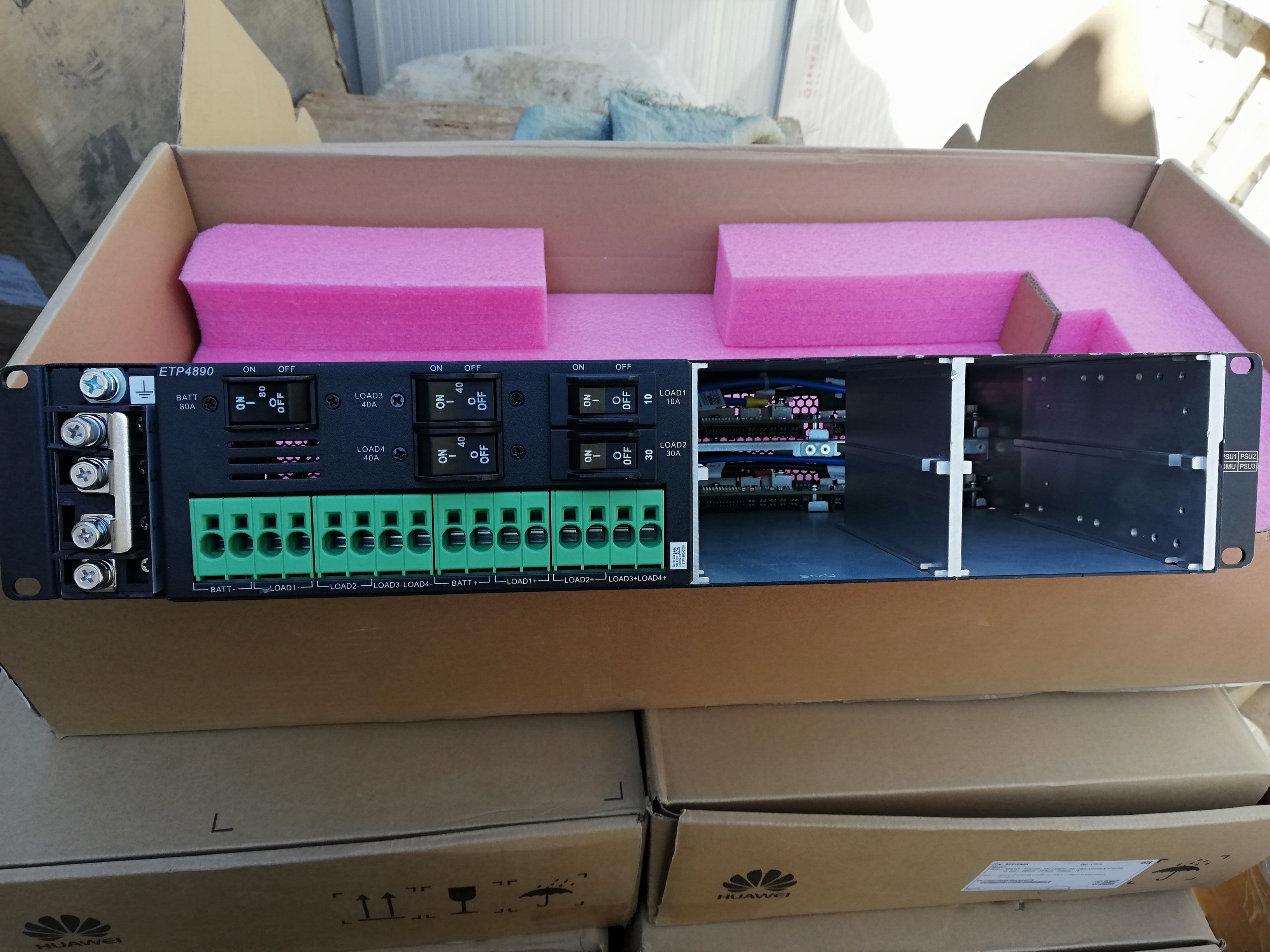 Huawei ETP4890-A2 Embedded High-Frequency Communication Switching Power Supply AC To DC 48V90A Configuration R4830G