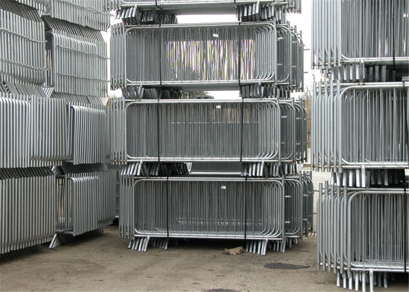 Bridge Design 35mm outer tubing crowd control barriers 1090mm*2500mm upright 16mm hot dipped galvanized