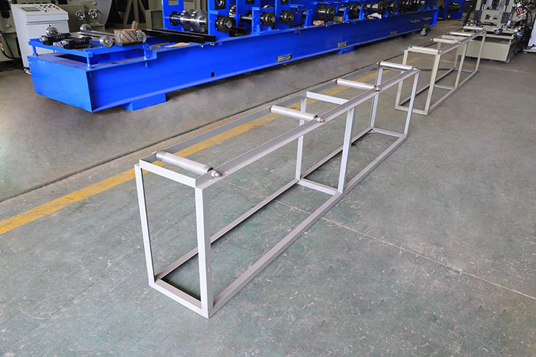 GCr15 Roller Thickness 1.5mm Purlin Roll Forming Machine