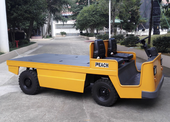 Pneumatic Battery Operated Platform Truck , Electric Industrial Tow Tractors 3000kg