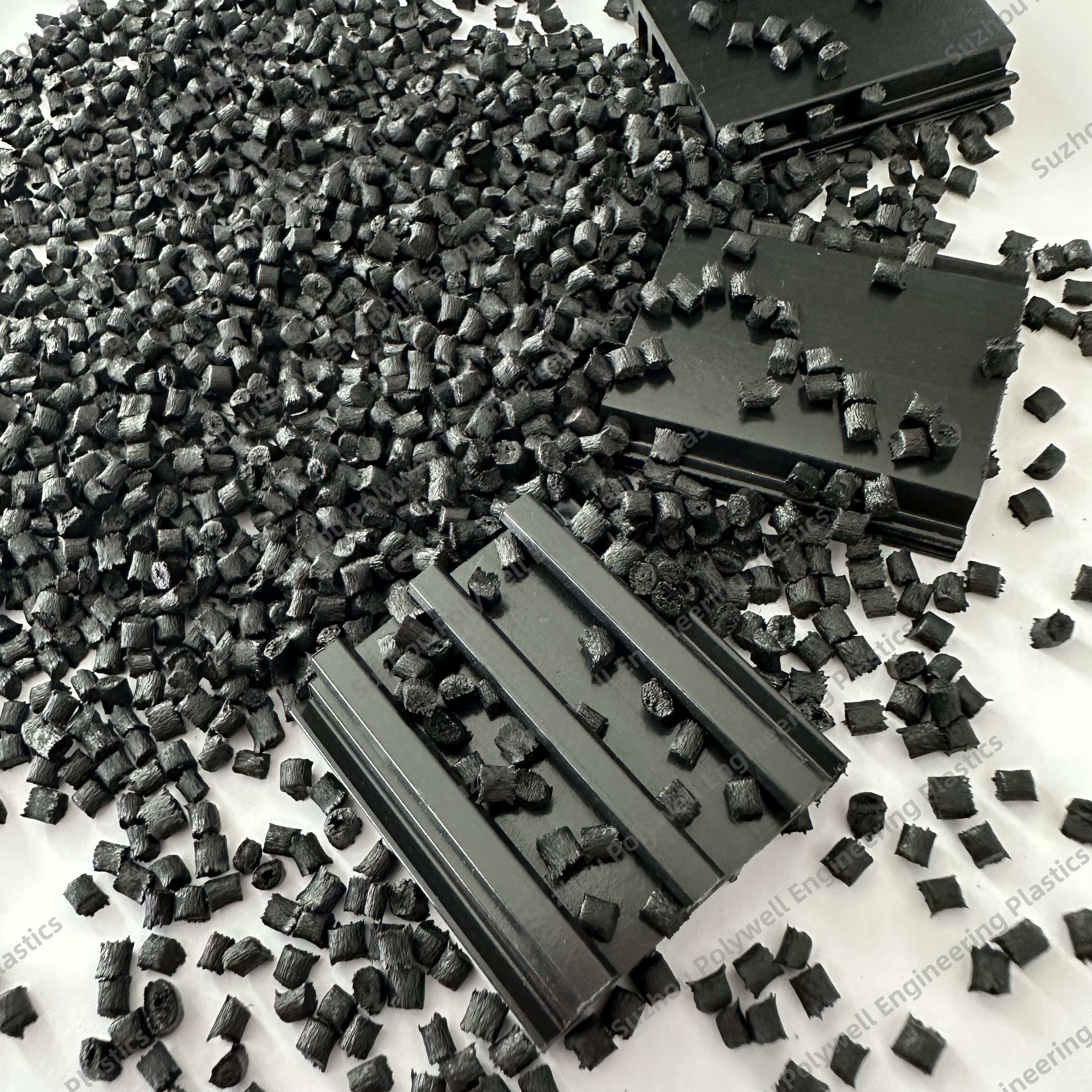 Glass Fiber Reinforced PA Granules Polyamide 1.25-1.35 G/Cm3 Melting Point 230-240°C